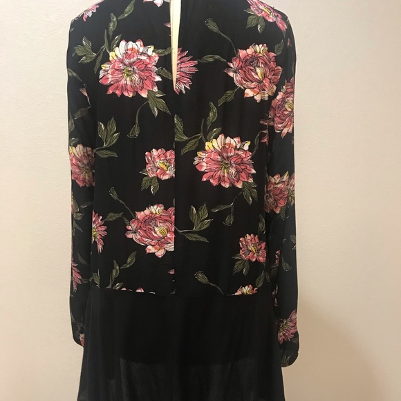 Daytrip Lightweight Romantic Blouse - Picture 3 of 8